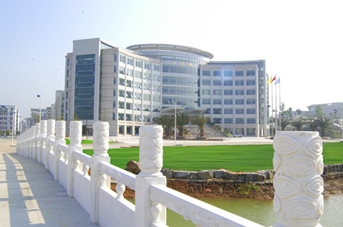 中南財經政法大學青云橋