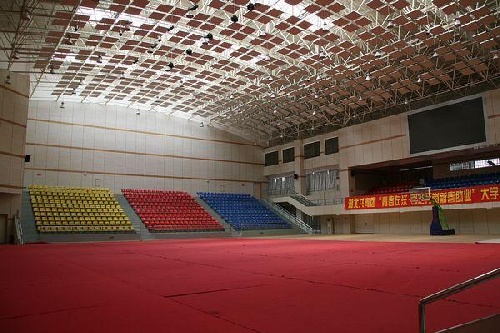 湖北中醫(yī)藥大學(xué)窩內(nèi)體育館