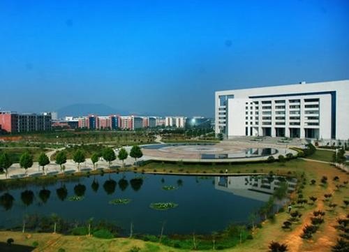 武漢紡織大學校園風光